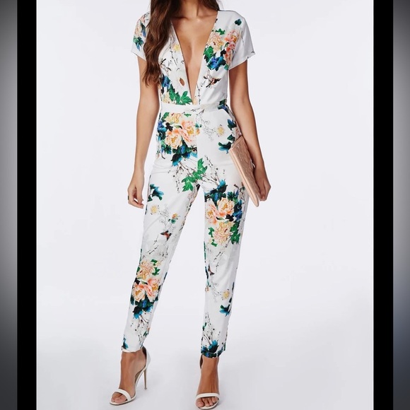 MISGUIDED Women’s Plunge Floral Vneckline Jumpsuit Size 10.  ((B5)) - Picture 1 of 12